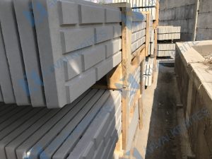 Téglamintás felületű kerítés lábazati elemek 30cm magasságban.